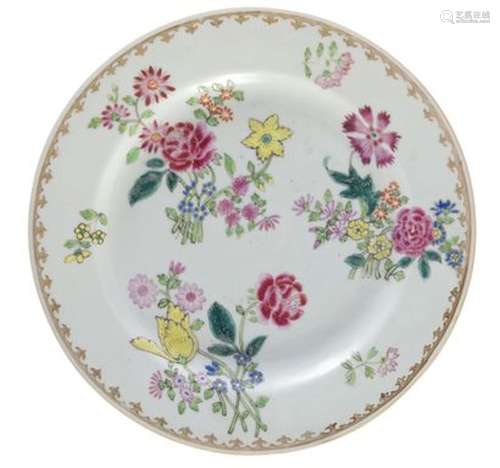 Lot de trois assiettes: 
-Assiette en porcelaine... - Lot 86...