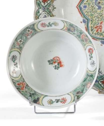 Bol en porcelaine et émaux polychromes de... - Lot 96 - Lynd...