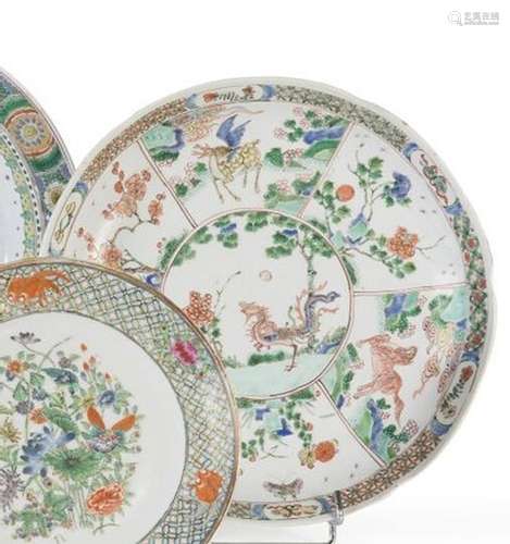 Assiette en porcelaine et émaux polychromes... - Lot 97 - Ly...