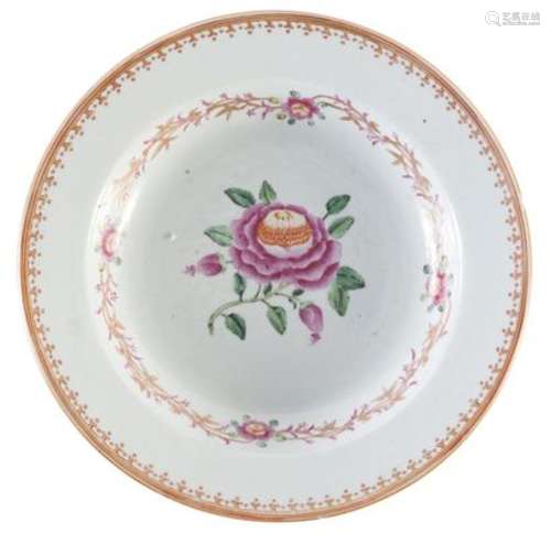 Plat en porcelaine et émaux polychromes à... - Lot 113 - Lyn...