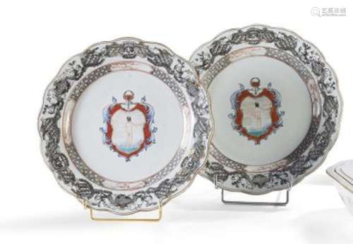 Paire d'assiettes polylobées en porcelaine... - Lot 125 - Ly...