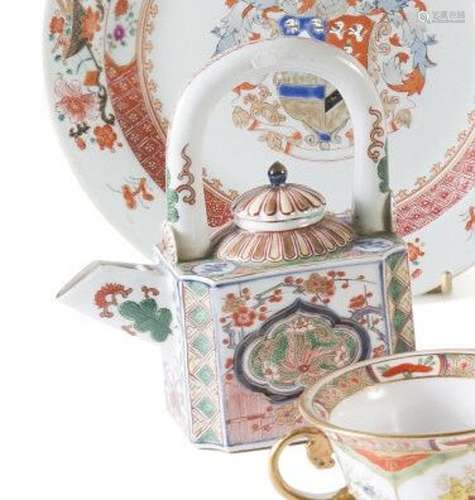 Théière quadrangulaire en porcelaine, à large... - Lot 153 -...