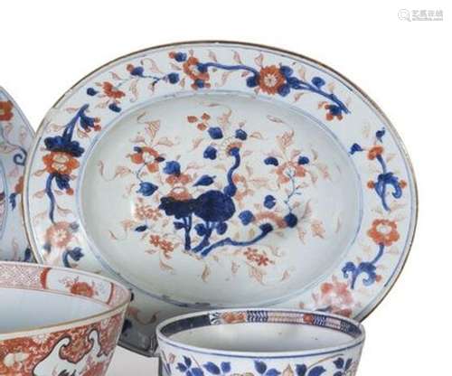 Plat à barbe en porcelaine à décor Imari... - Lot 163 - Lynd...