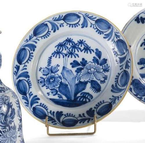 Assiette en faïence bleu et blanc à décor... - Lot 240 - Lyn...