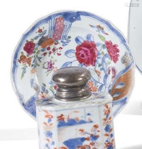 Assiette creuse polylobée en porcelaine,... - Lot 247 - Lynd...