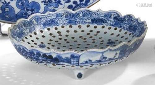 Egouttoir tripode en porcelaine émaillée... - Lot 267 - Lynd...