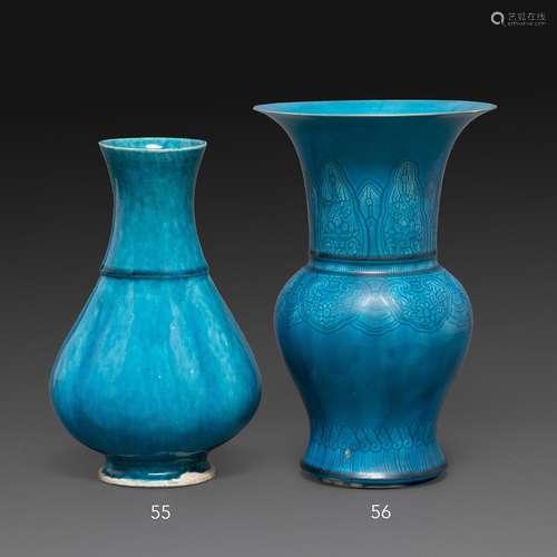 VASE BALUSTRE en biscuit émaillé bleu turquoise. (Fêle de cu...