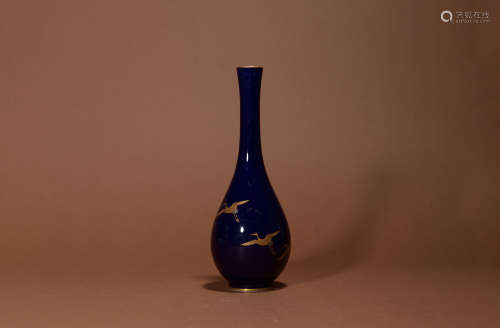 香兰社 蓝釉描金鹤纹瓶