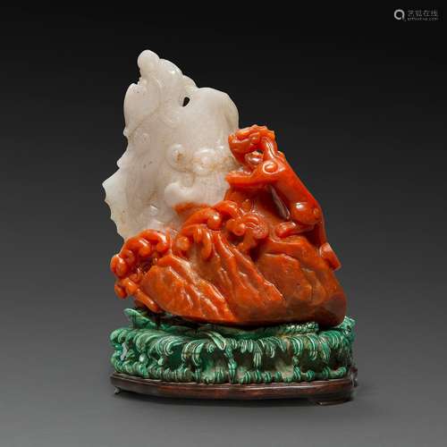 GROUPE en agate cornaline bicolore rouge et blanc, sculpté e...