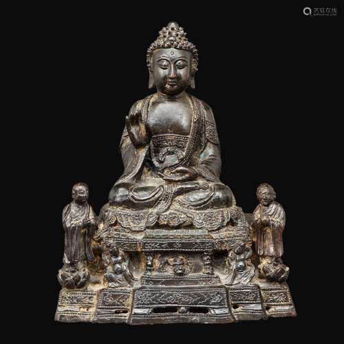 STATUETTE DU BOUDDHA SHAKYAMUNI en bronze de patine noire, r...