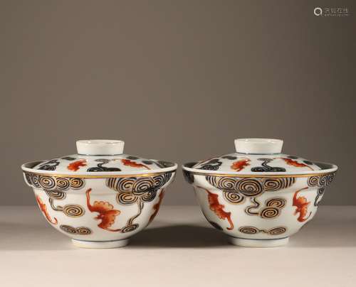 A pair of gold covered bowls in the Qing Dynasty