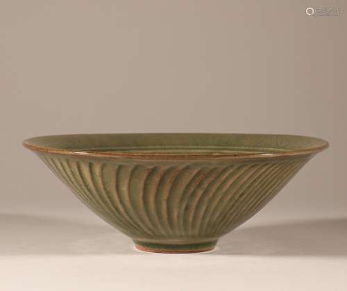 Yaozhou carved hat bowl of Song Dynasty