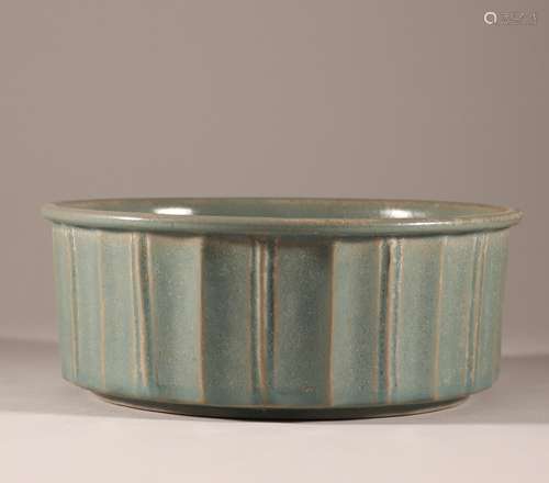 Ru kiln bowl in Song Dynasty