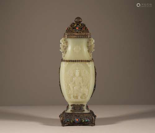 Hetian jade silk cutting jade bottle in Qing Dynasty