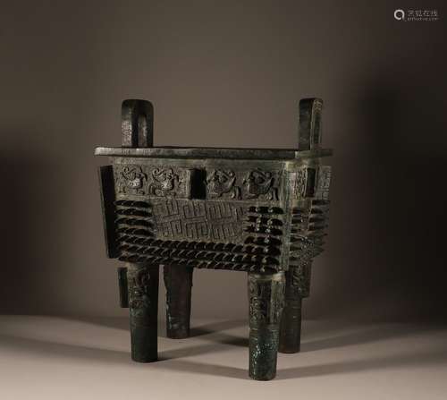 Bronze tripod of the warring Han Dynasty