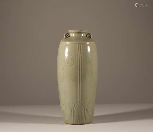 Yue Kiln bottle in Song Dynasty