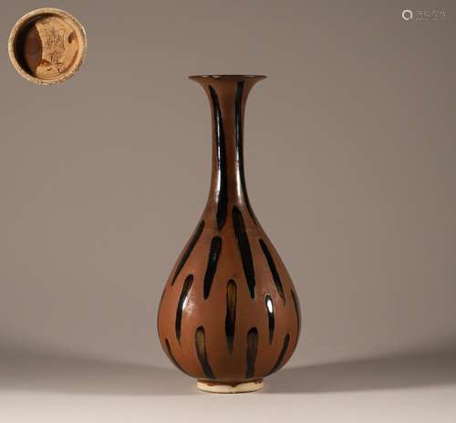 Song Dynasty sauce glaze long neck bottle