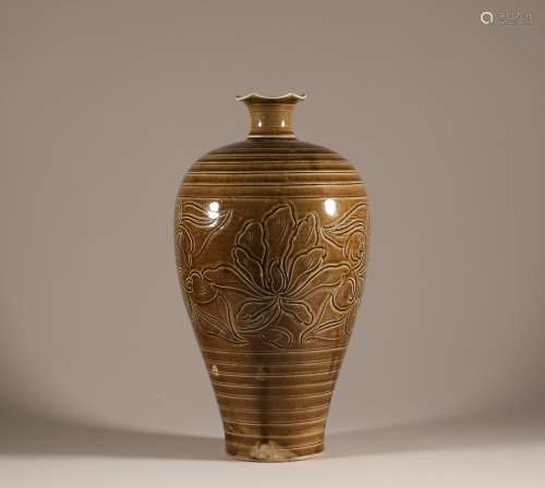 Sauce glazed plum vase of Song Dynasty
