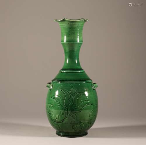 Liao Dynasty green glaze long clean bottle