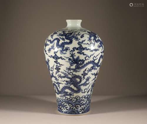 Five Dragon plum vase in Qing Dynasty