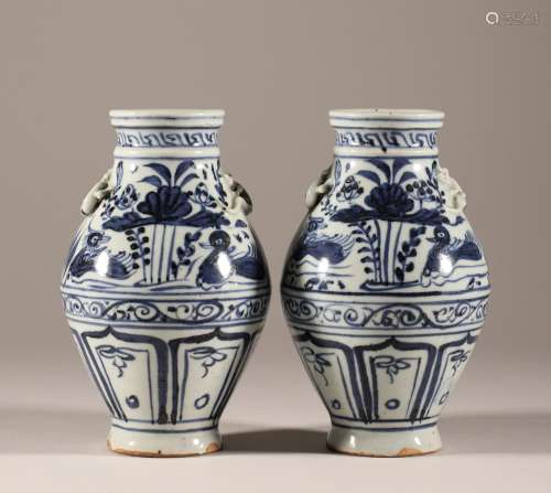 Yuan Dynasty water grass blue and White Olive vase