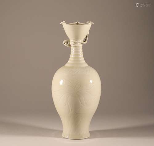 Song Dynasty Ding kiln white glaze carved phoenix head bottl...