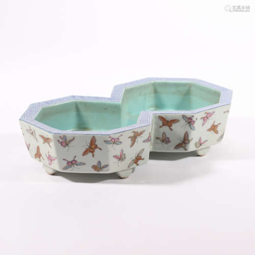 A Famille Rose Butterfly Double Conjoined Washer