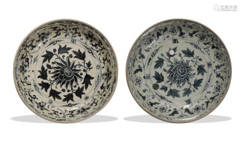 2 Chinese Blue and White Chargers, Ming