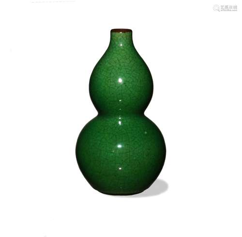 Chinese Green Ge Glazed Hulu Vase, 19th Century