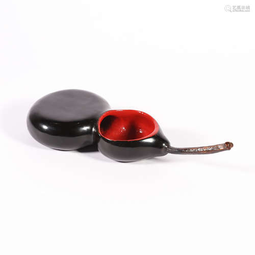 A Lacquer Twin-Color Double-Gourd Shape Washer