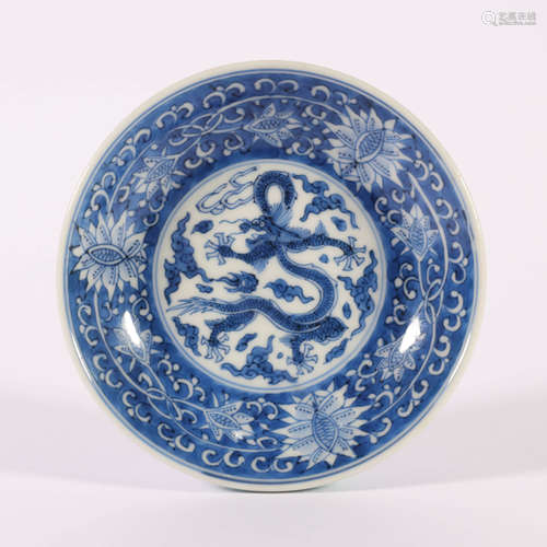 A Blue and White Interlocking Lotus Plate