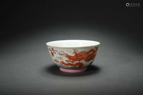 Famille Rose Bowl with CHI Dragon Pattern, Middle Qing Dynas...