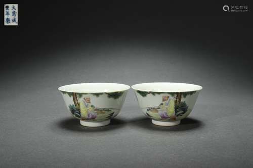 Pair Famille Rose Bowls with Figure Patterns, Xianfeng Reign...