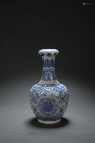 Blue-and-white Folded-rim Vase with White Space and Interlac...