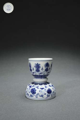 Blue-and-white Water Container with Interlaced Lotus Pattern...