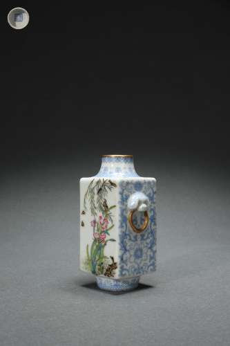 Blue-and-white Square Vase with Floral Pattern and Famille R...