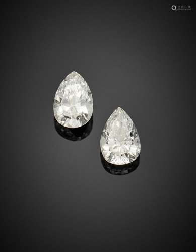 Pair of pear shaped diamonds in all ct. 1.42. Appended diamo...