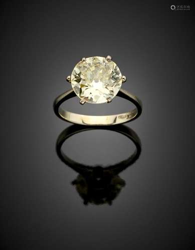 White gold ct. 4.34 solitaire diamond ring, g 4.00 circa siz...