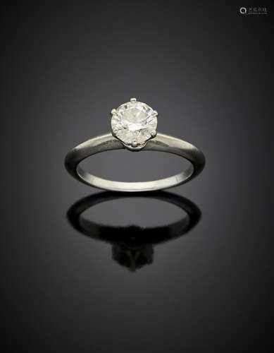 TIFFANY & CO Round ct. 1.07 diamond platinum ring, g 4.9...