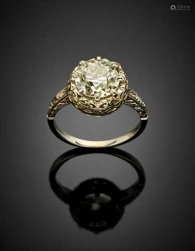 White chiseled gold ct. 2.60 circa old cut diamond ring, g 4...