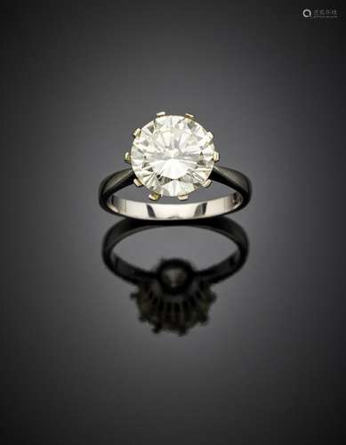 Round brilliant cut ct. 4.42 diamond white gold solitaire ri...