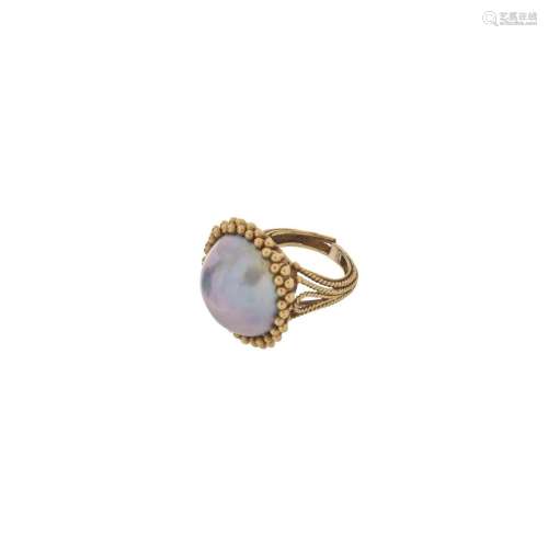 Mabe Pearl and 18K Ring