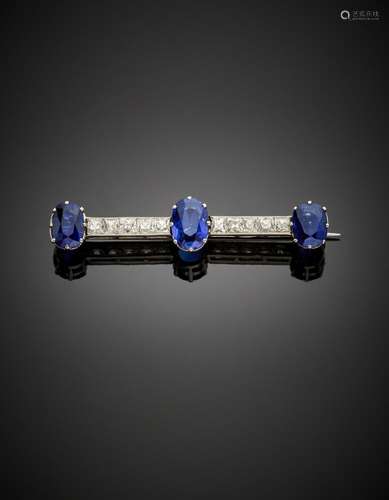 LACLOCHE FRERES Platinum brooch with three oval sapphire in ...