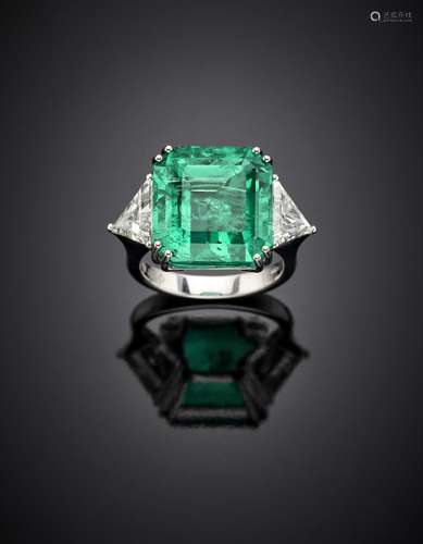 Octagonal ct. 13.64 circa emerald and triangular diamond sho...