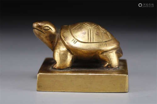 A Gilt Copper Turtle-Knob Seal.