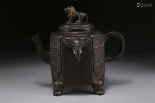 A Purple Clay Lion-Knob Teapot.