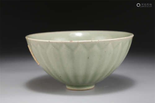 A Petal Shaped Porcelain Bowl, Longquan Kiln.