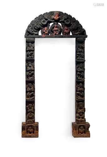 十六至十七世紀 金剛護法拱門
 木雕