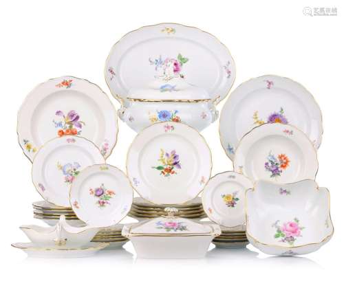 Speiseservice mit Blumendekor für sechs Personen. Meissen. F...