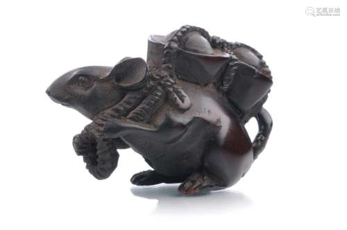 Katabori-Netsuke einer Ratte, zwei Körbe tragend. Japan. 20t...